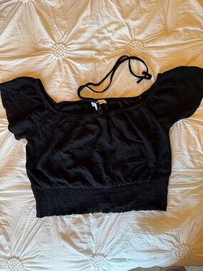 Active USA brand Black cap flowy sleeves/ Off-Shoulder Smocked Crop Top. Medium